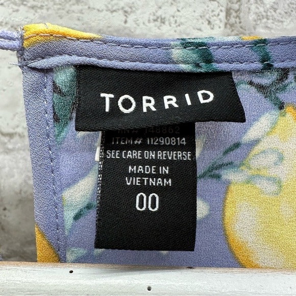 TORRID novelty lemon print blouse women’s size 10 (00) sleeveless chic - Picture 5 of 5
